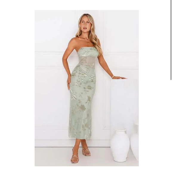 Hello Molly Dresses & Skirts - NWT Hello Molly Strapless Sage Floral Midi Dress